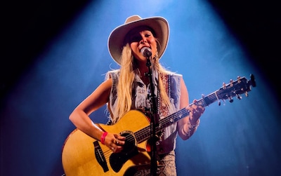 Melanie Ryan treedt op met persoonlijke countrypop