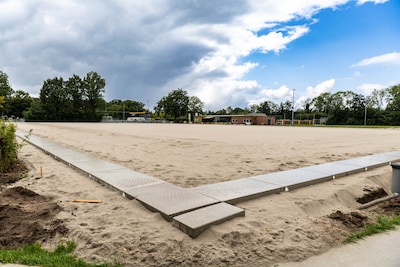 Voetbalclub uit Olst wil een nieuwe kunstgrasmat, maar moet door droogte langer wachten
