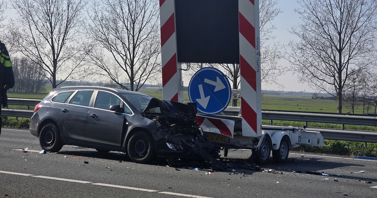 Auto botst tegen pijlwagen op de A20 bij Moordrecht