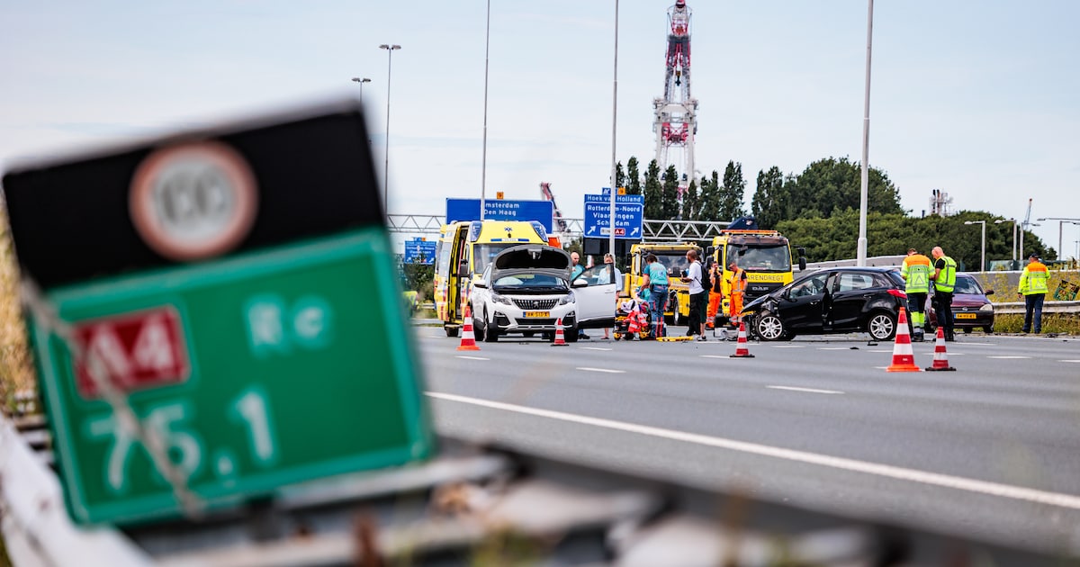 File op A4 na botsing met meerdere voertuigen bij Beneluxtunnel