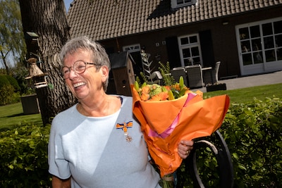 Lintje voor Jeanne uit Milheeze, eerste gedachte is aan haar overleden man: ‘Tjeu had hierbij moeten