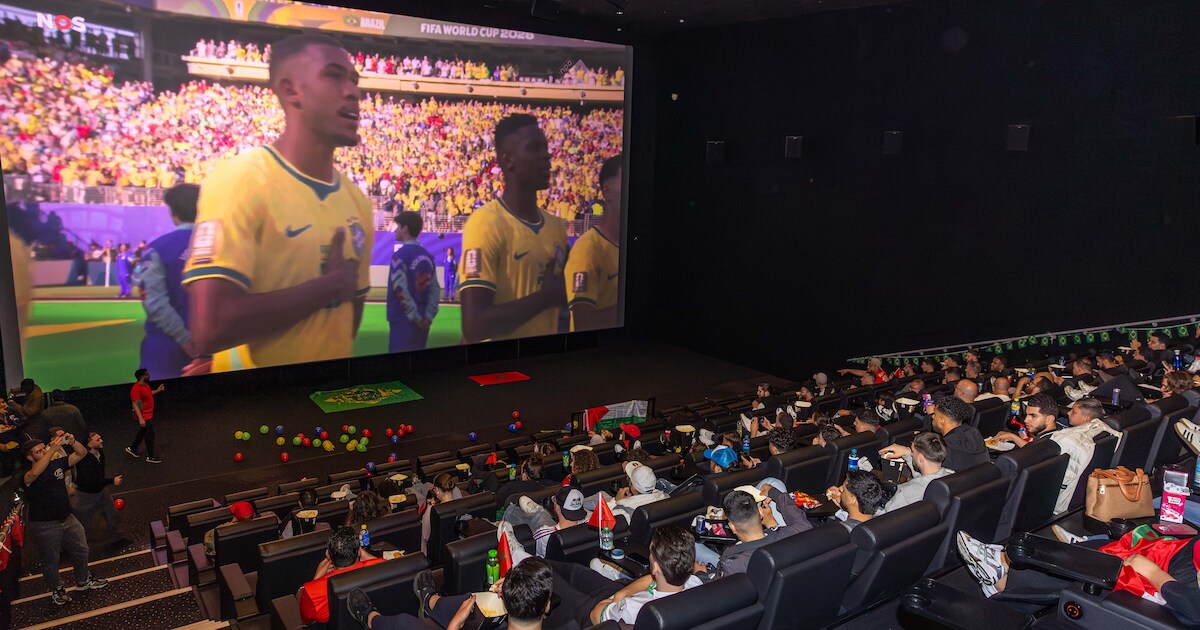Trommels, vlaggen en snacks: nachtelijke WK-show in Gorcumse bioscoop verbindt supporters