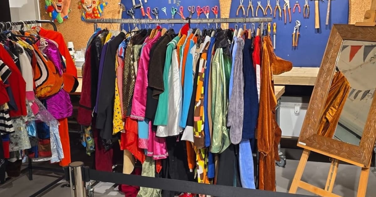 Carnavalskledingruil in Oisterwijk door leerlingen Durendael