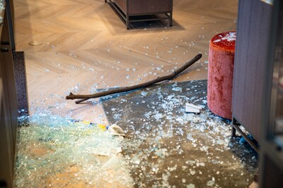 18-jarige aangehouden na overval met boomtak op juwelier in Ommoord
