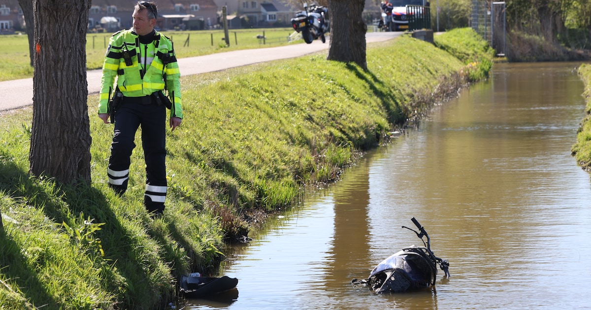 Scooterrijder zwaargewond door crash tegen boom in Maasland