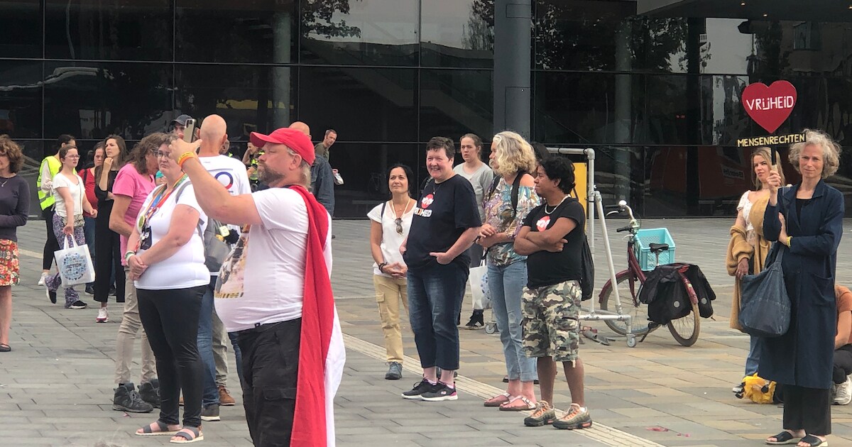 Jaar na verboden demonstratie staat Tinus Koops toch op Jaarbeursplein ...