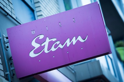 Van onlineshoppen naar paskamerhoppen: Miss Etam keert terug naar Arnhem