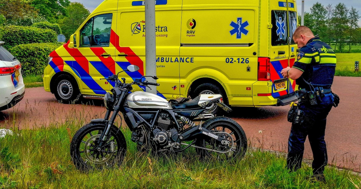 Motorrijder lichtgewond na botsing met auto in De Tike