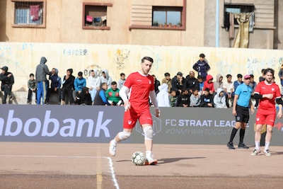 Van saaie sporthal naar ghetto in Casablanca: Apeldoornse keeper Alpay (28) kroont zich tot ‘koning 