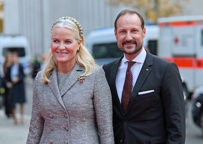 Mette-Marit door complicaties na longtransplantatie afwezig bij eedaflegging Haakon