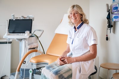 Vrouwenklachten uit de taboesfeer halen was het levenswerk van Marlies Bongers (1957-2025)