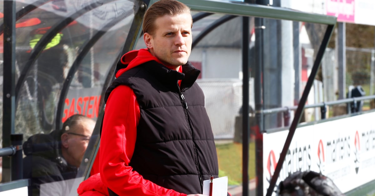 Waarom Hellevoetsluis-trainer Mark van Os ontsloeg: ‘Deel spelersgroep kwam niet meer met plezier na