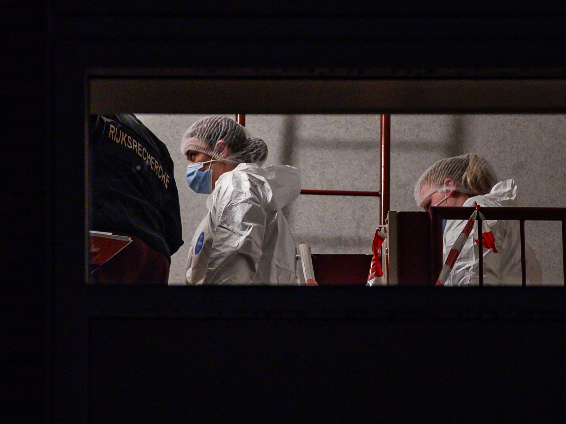 Politie schiet gewapende man dood in woning in Rozenburg, buren hoorden harde knal: ‘Was echt schrikken’