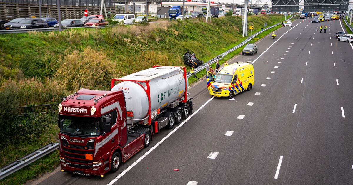 Ernstig ongeluk op A15 zorgt voor afsluiting en flinke files tijdens de avondspits