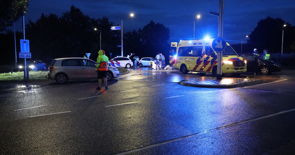 Echtpaar op een scooter aangereden door auto in Reek