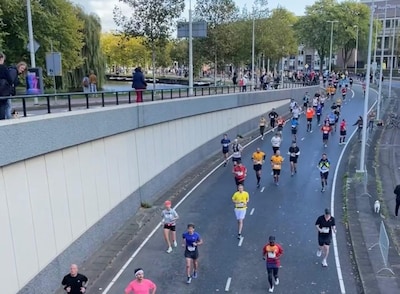 Vandaag Amsterdam Marathon: dit moet je weten over afsluitingen, OV en oversteken