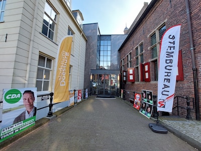 Zo wil Doesburg kiezers bereiken: voor het het eerst in jaren weer verkiezingsborden in het straatbe