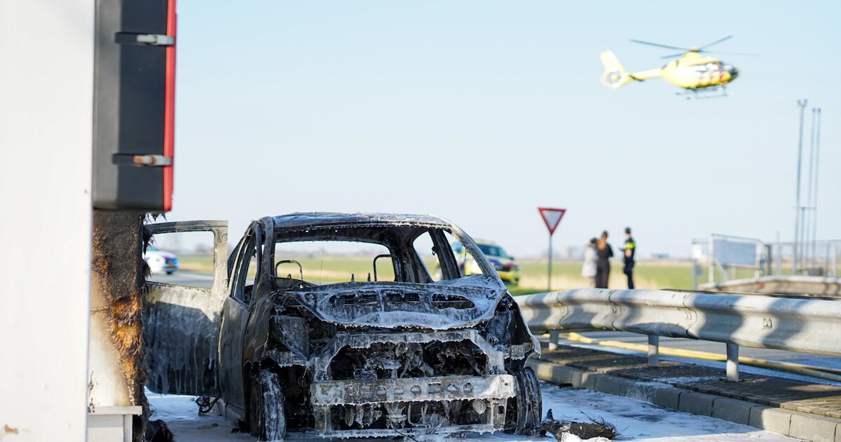 Bestuurder zwaargewond nadat auto in brand vliegt bij tankstation in Oosthuizen