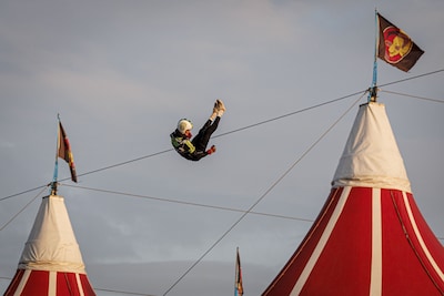 Stuntman Jim (26) vloog over de tent bij Zwarte Cross en ging knock-out: ‘Zou het zo weer doen’