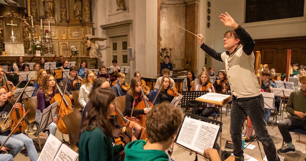 Jonge violist (17) trotseert Sibelius’ pittige meesterwerk met Amersfoorts Jeugd Orkest in Xaveriusk