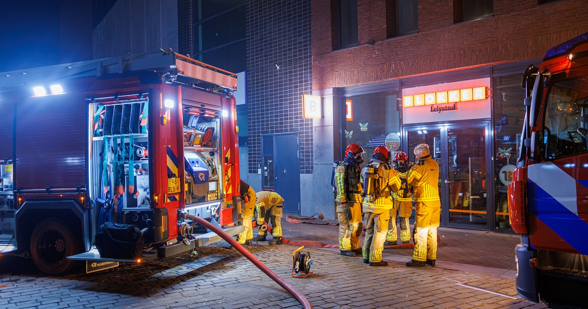 Brand in lege etage boven Blokker in Lelystad: ‘Ruimte stond vol rook’