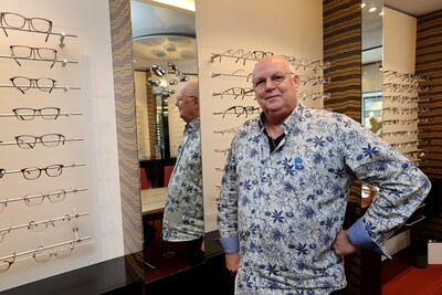 ‘Oogvakman’ Gerrit stopt na halve eeuw tussen brillen en lenzen: ‘Eindelijk op zaterdag vrij’