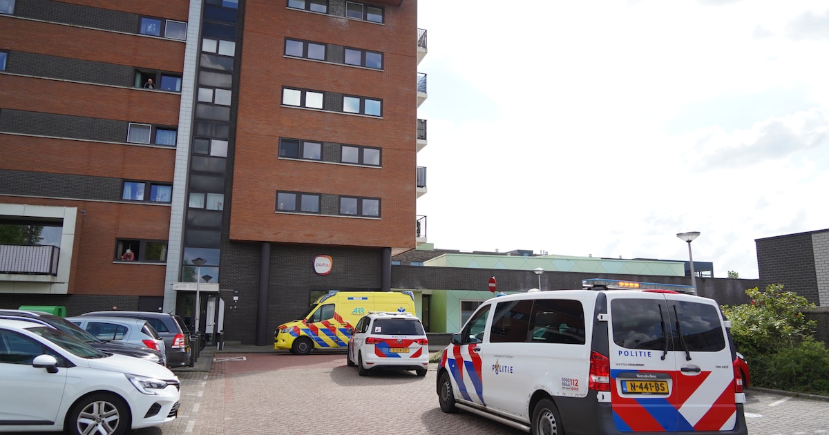 Jongeman gewond bij steekincident in woning Bergschenhoek, verdachte aangehouden