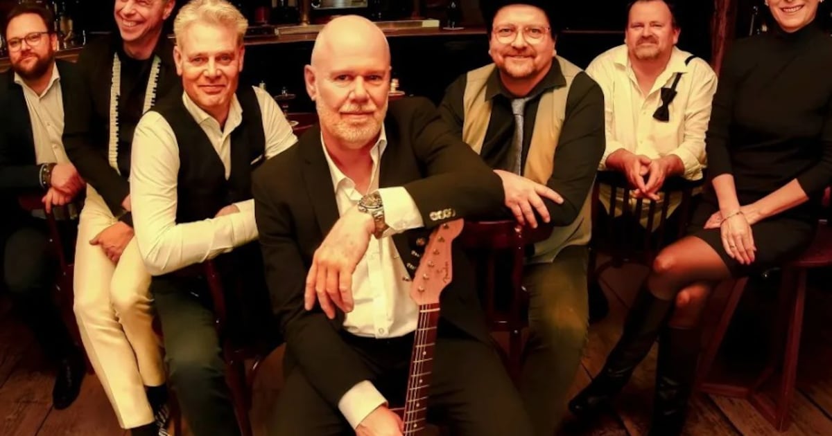 boom-like-that-speelt-muziek-van-dire-straits-in-oisterwijk-regio