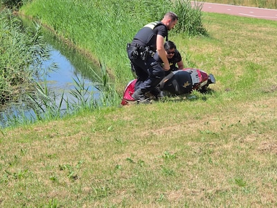 Botsing tussen scooter en auto in Ede