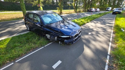 Automobilist raakt van weg en botst tegen boom in Lichtenvoorde