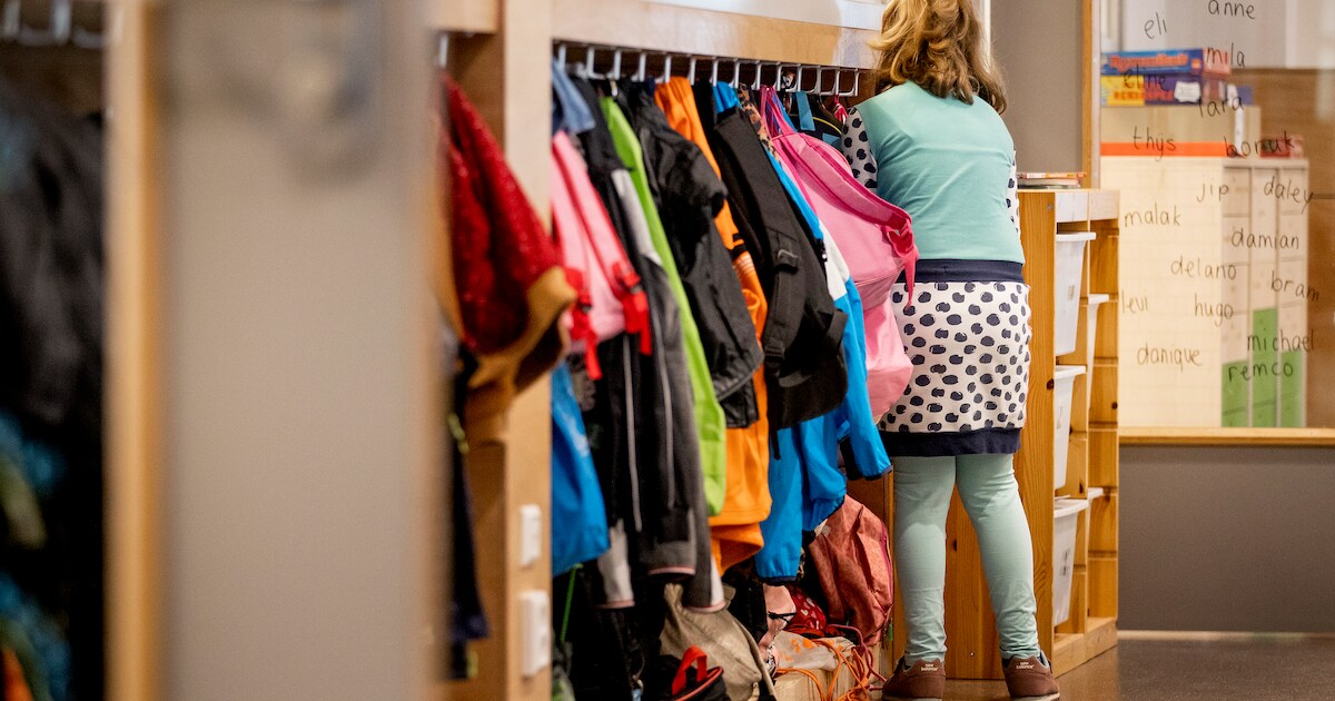 Vaals geeft pakketten met zomerkleding aan kinderen uit gezinnen met laag inkomen