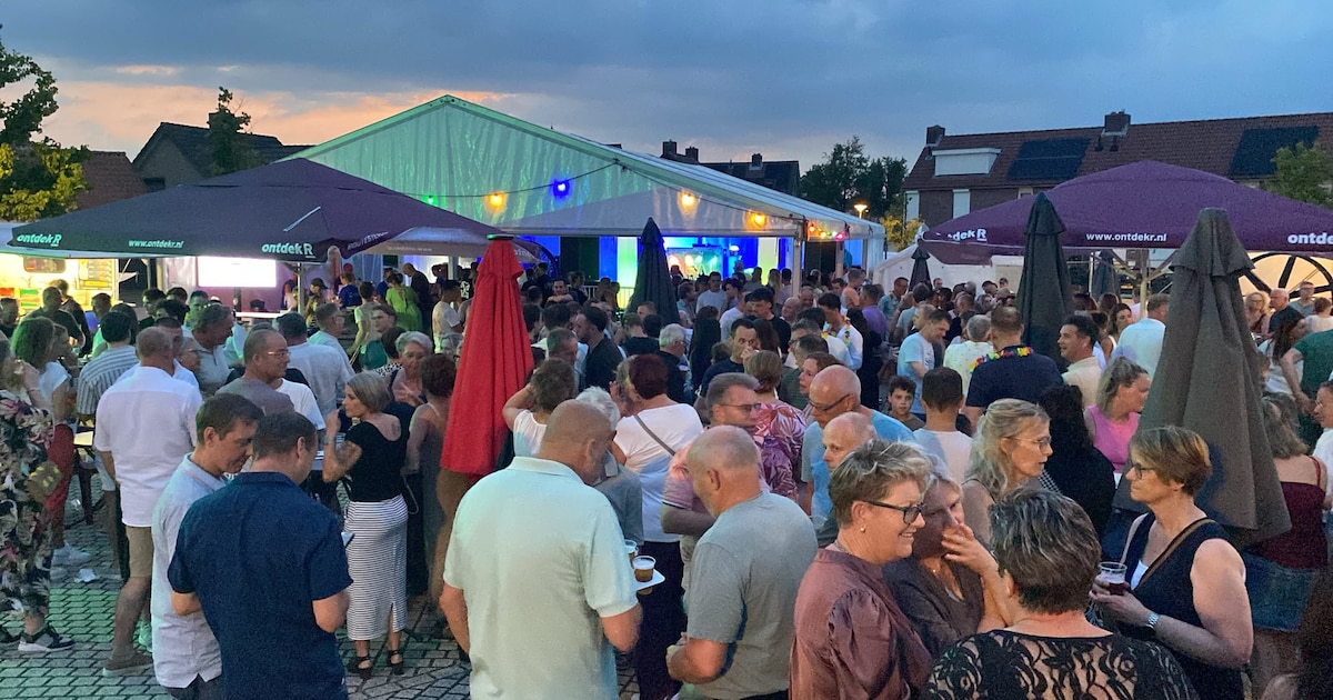 Sprundelnaren trotseren extreme hitte voor Sint Jansfeesten: ‘Mooi dat zoveel mensen zijn gekomen’