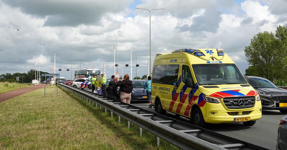 Twee auto's betrokken bij ongeluk op N242 in Alkmaar, geen gewonden