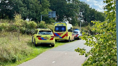 Fietsers onderuit nadat sturen elkaar raken in Oldenzaal, één persoon gewond