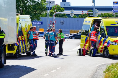 Fatbiker ernstig gewond bij aanrijding met vrachtwagen in Oss, traumahelikopter ingezet
