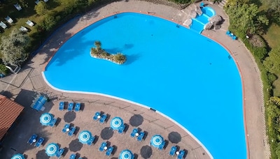 Jongetje (4) in kritieke toestand na zwempartij in vakantiepark San Marino, Nederlanders haalden hem uit water
