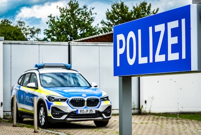 Vrouw (18) belt politie om ‘pizza te bestellen’, alerte agente begrijpt meteen dat het een noodkreet is