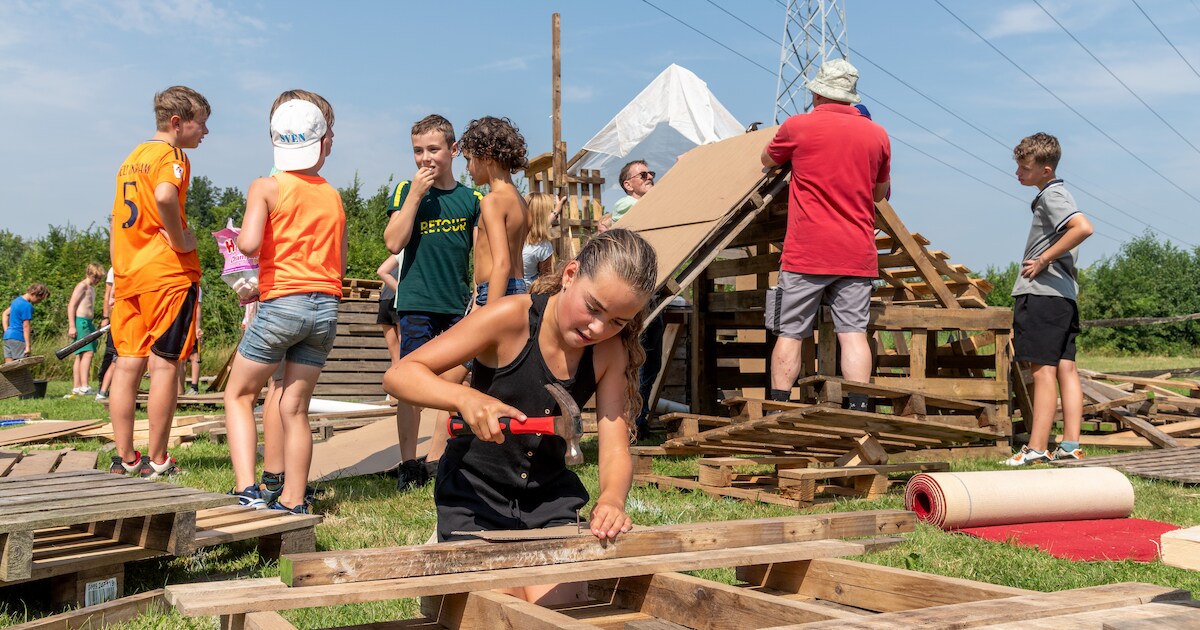 Ranja, chips en ijsjes als beloning voor timmerende kinderen die afzien ...
