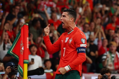 Cristiano Ronaldo scoort twee keer tegen Hongarije, Engeland heeft WK-ticket bijna binnen