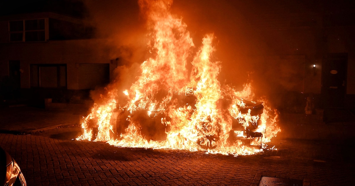 Drie auto’s uitgebrand bij twee verschillende branden in Tilburg-Zuid, politie onderzoekt verband