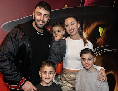 Nieuwegeinse YouTube-familie beleeft angstige momenten in Dubai: ‘We zien raketten voorbij vliegen’