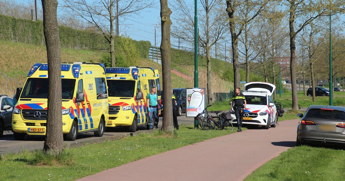 Twee fietsers in botsing op fietspad langs de Guldendreef in Dronten