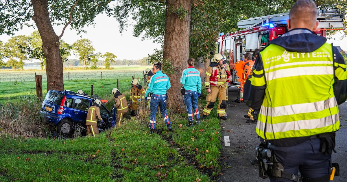 Bestuurder bevrijd uit auto door brandweer na ernstig ongeval bij Noord-Sleen
