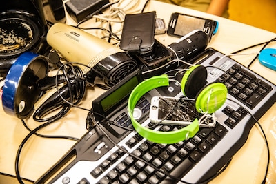 E-waste Race Oss start maandag 11 mei: tien basisscholen zamelen elektronisch afval in