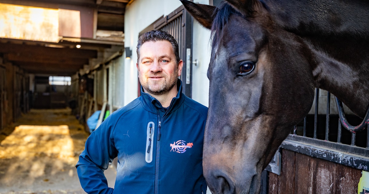 Manege wil uitbreiden, maar bouw 1500 woningen kan dat lastig maken door regels rond paardengeur
