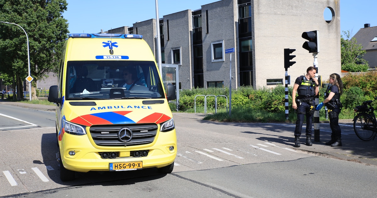 Fietser gewond naar ziekenhuis na botsing in Den Hoorn