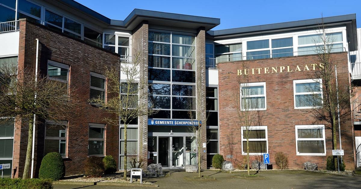 In gesprek met een wethouder tijdens spreekuur in gemeentehuis Scherpenzeel