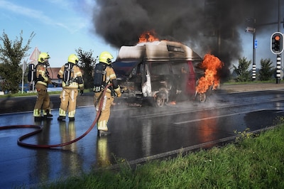 Camperbusje volledig uitgebrand op de Zeiving in Vuren