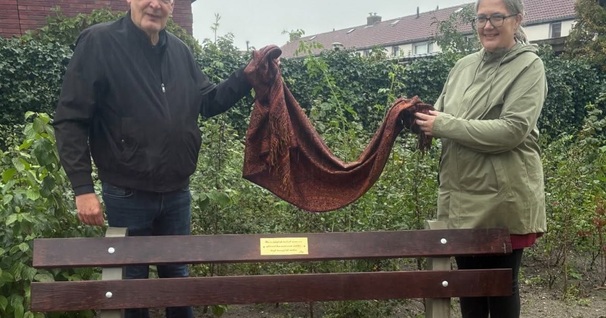 Nieuw herdenkingsbankje in Park Rozendaal moedigt aan om hulp te vragen