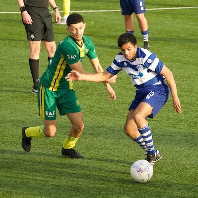 Oliveo is al negen wedstrijden ongeslagen, Yash Babulall (23) blinkt uit: ‘Wie klein is moet slim zi